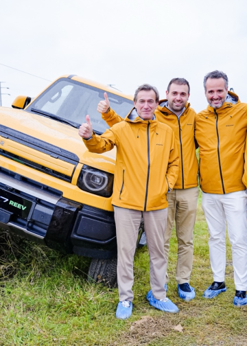 سائحون عالميون يواجهون 8 تضاريس مختلفة — iCAUR تثبت قدرتها الكلية على كل التضاريس